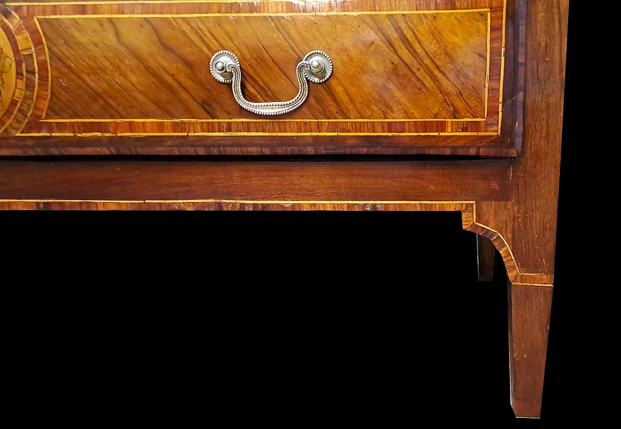 Cassettone Luigi XVI lastronato in legno di noce, fine '700 3