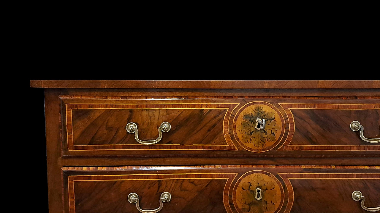 Cassettone Luigi XVI lastronato in legno di noce, fine '700 7