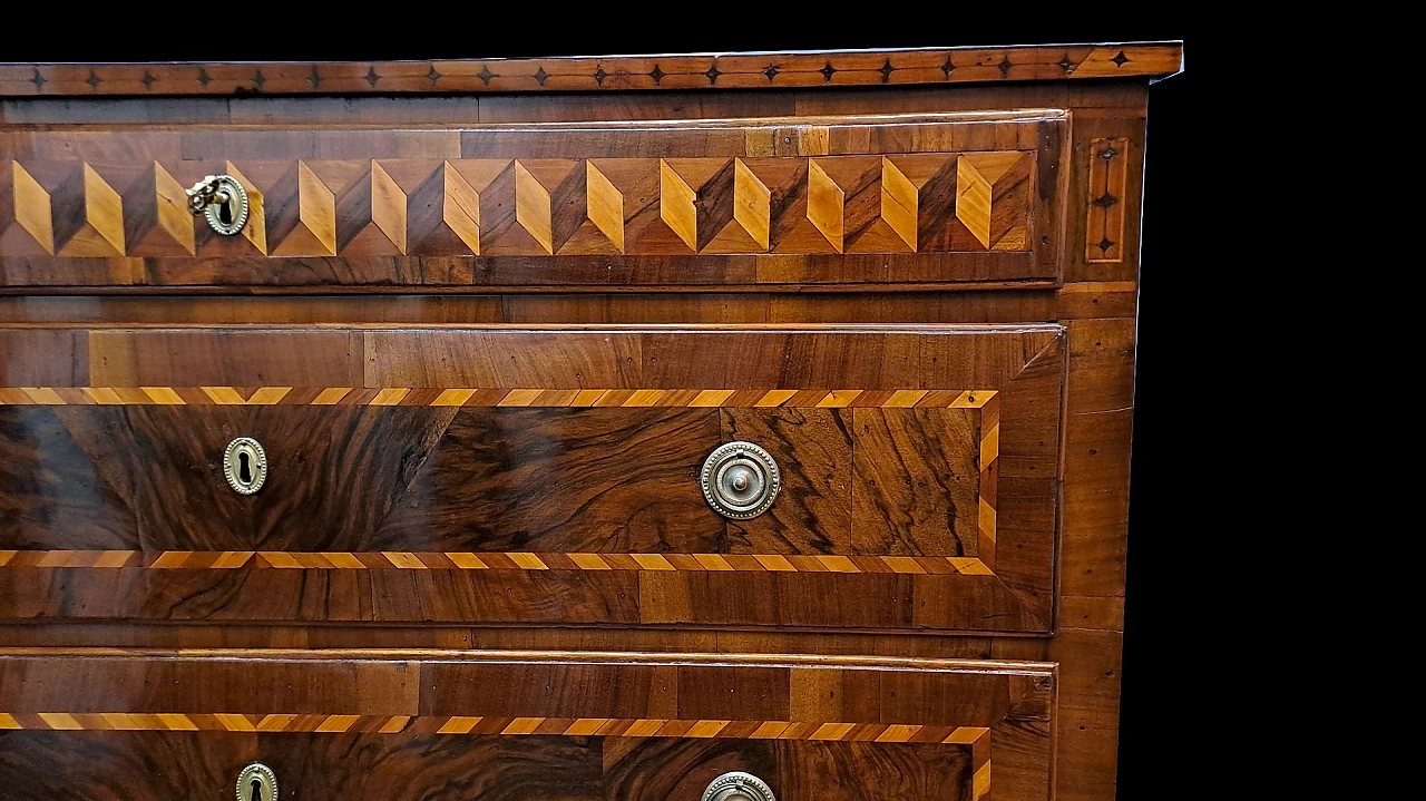 Louis XVI chest of drawers veneered in walnut, 18th century 1