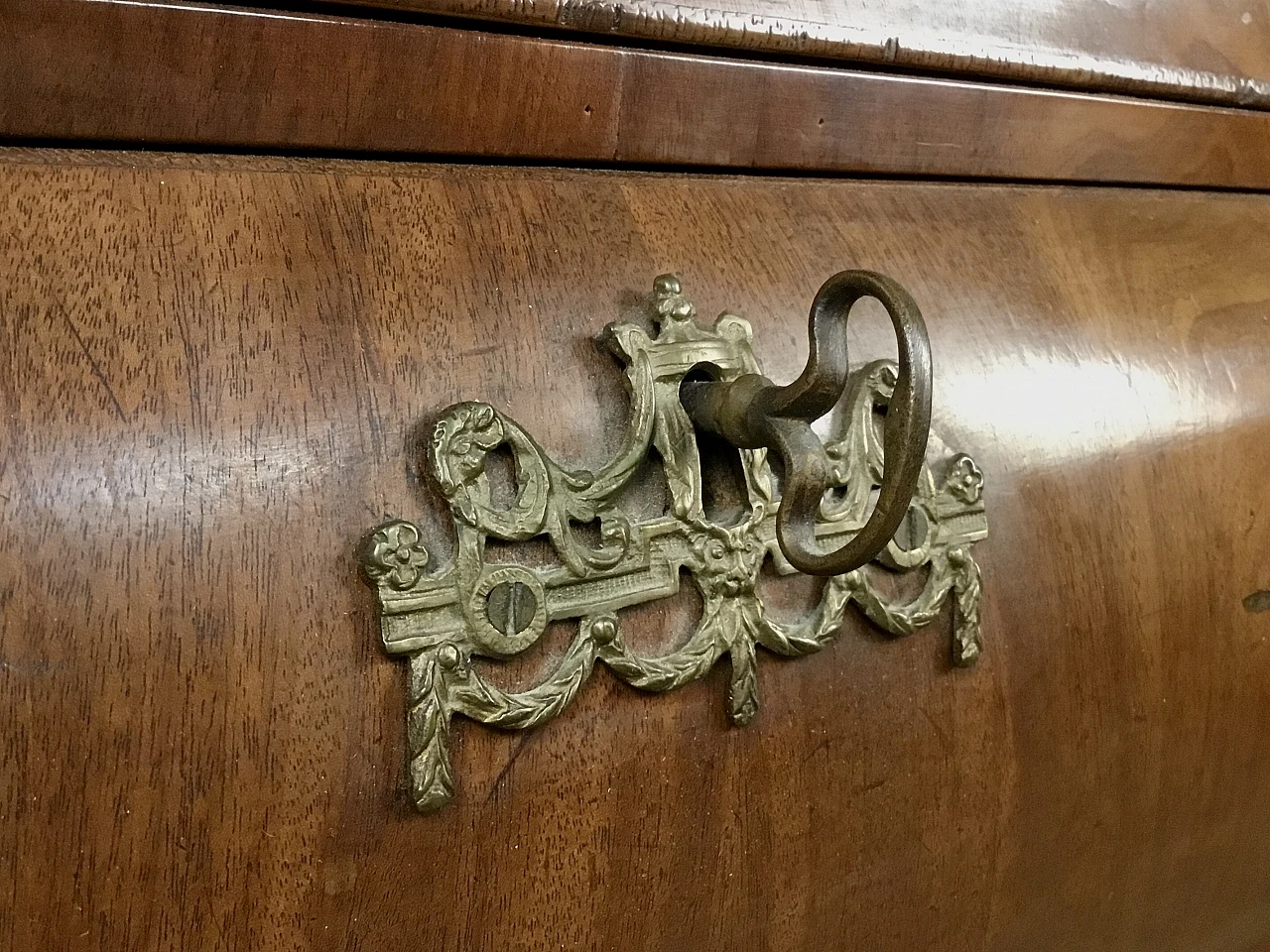 Mahogany flap dresser, early 19th century 5