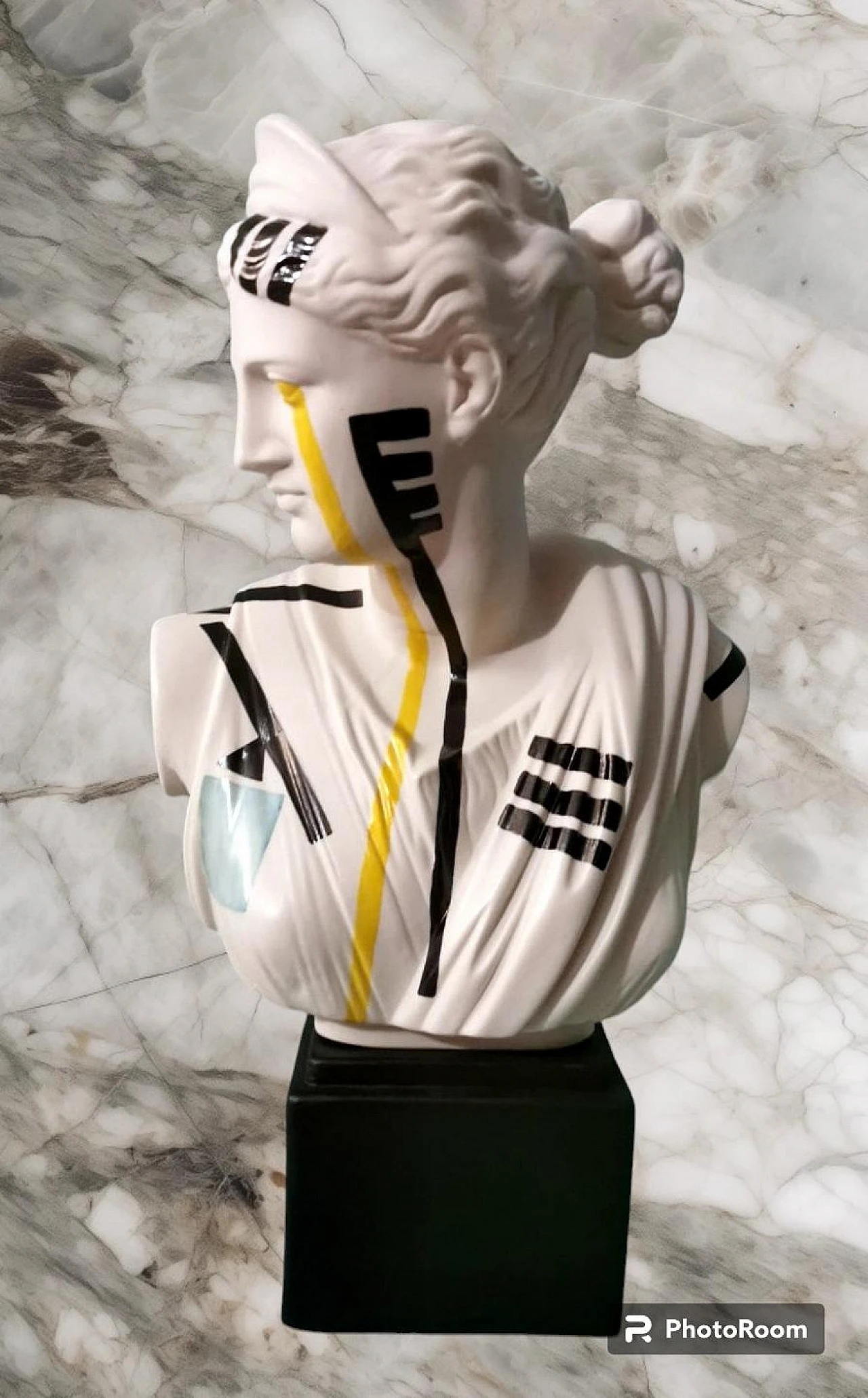 Pop Art Diana of Versailles in Capodimonte porcelain, 2000s 4