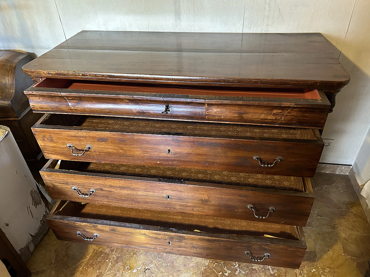 Dresser in brown walnut wood with 4 drawers, 19th century 3