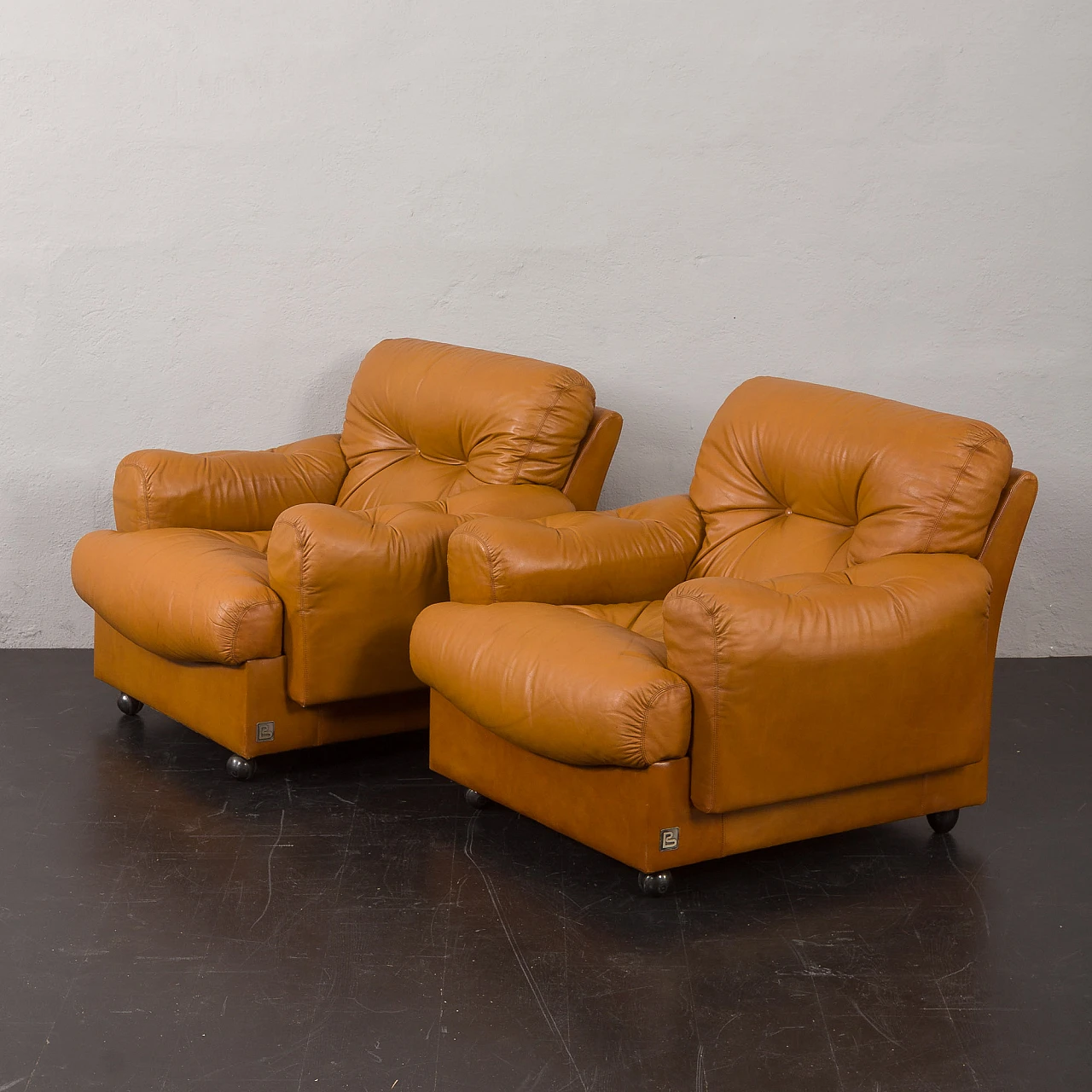 Pair of cognac leather lounge chairs by Busnelli, 1970s 1