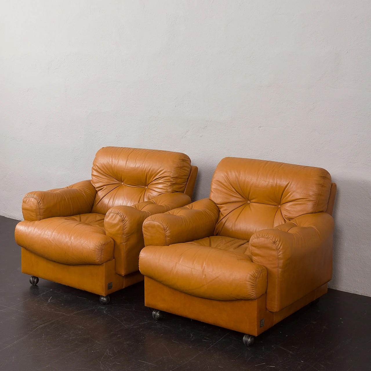 Pair of cognac leather lounge chairs by Busnelli, 1970s 6