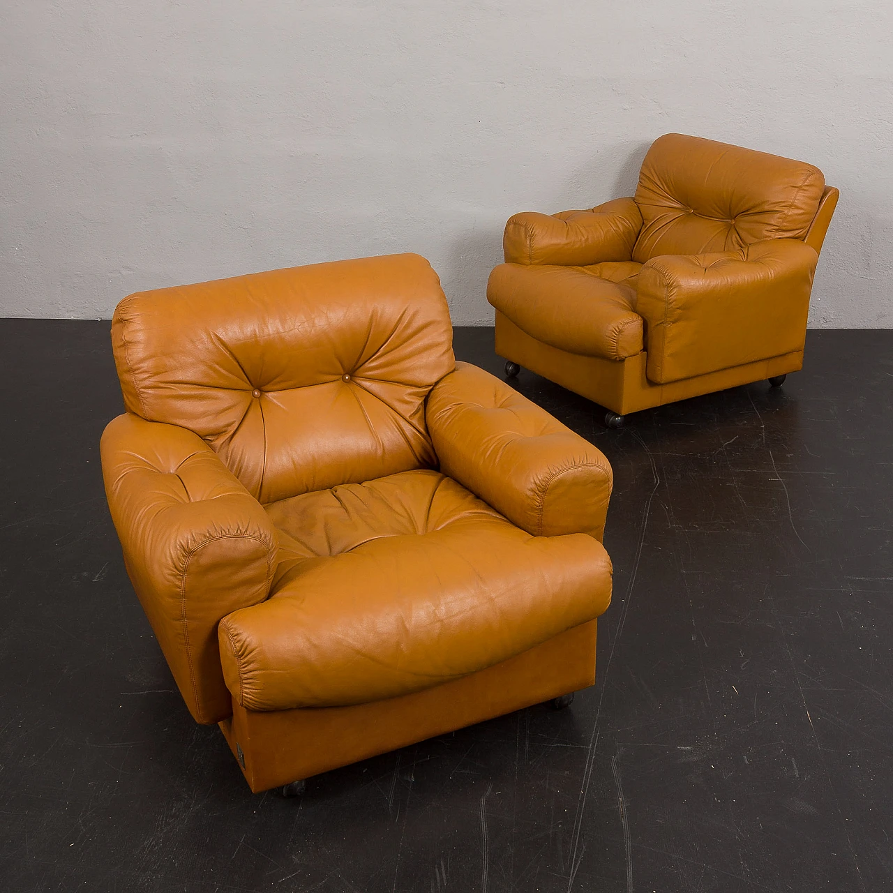 Pair of cognac leather lounge chairs by Busnelli, 1970s 8