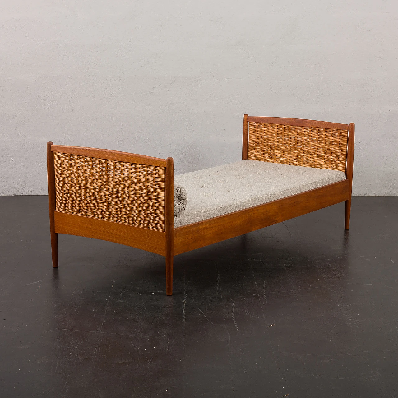 Daybed in teak and rattan attributed to Kai Winding, 1950s 10