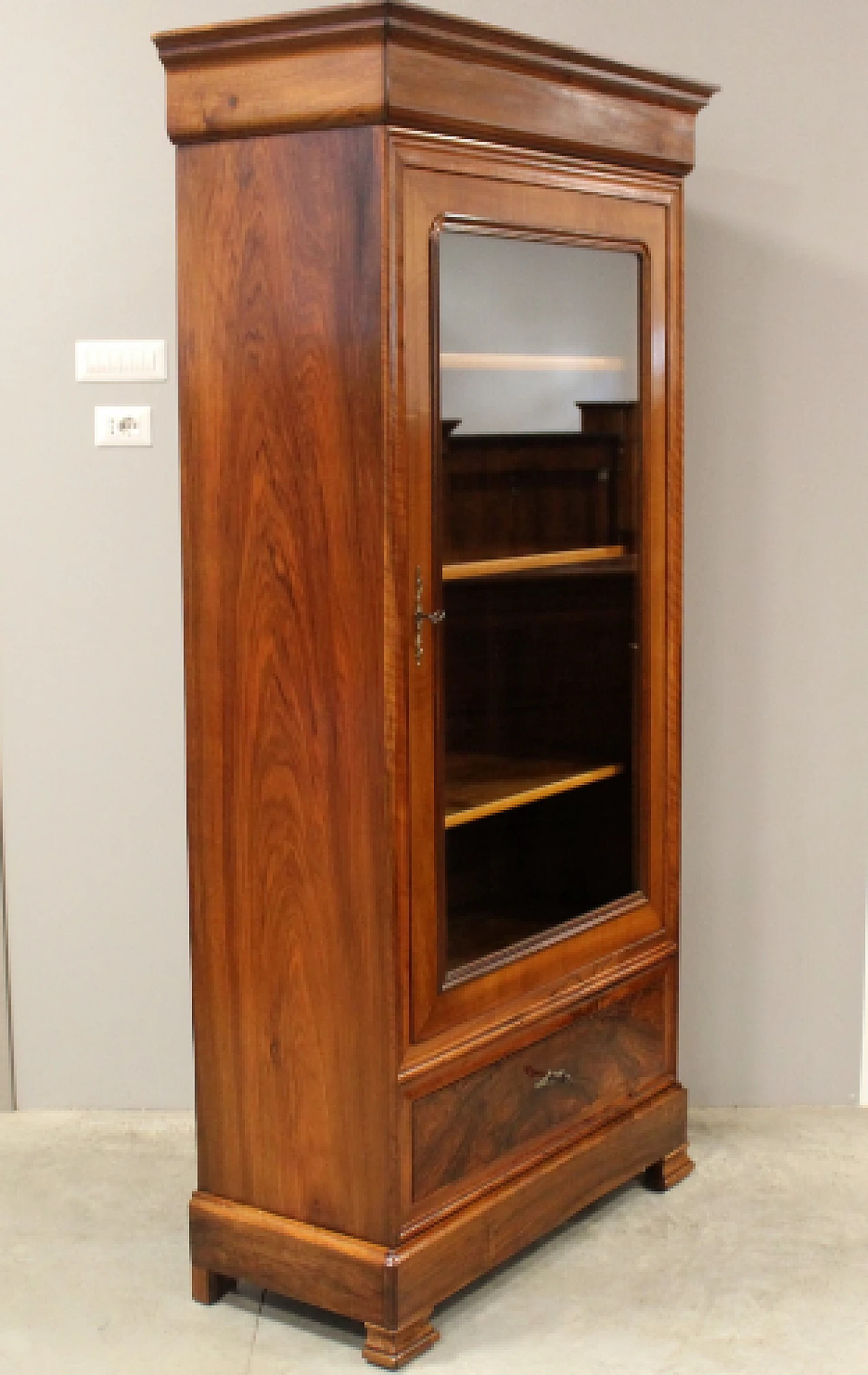 Capuchin bookcase in walnut & glass, 19th century 3