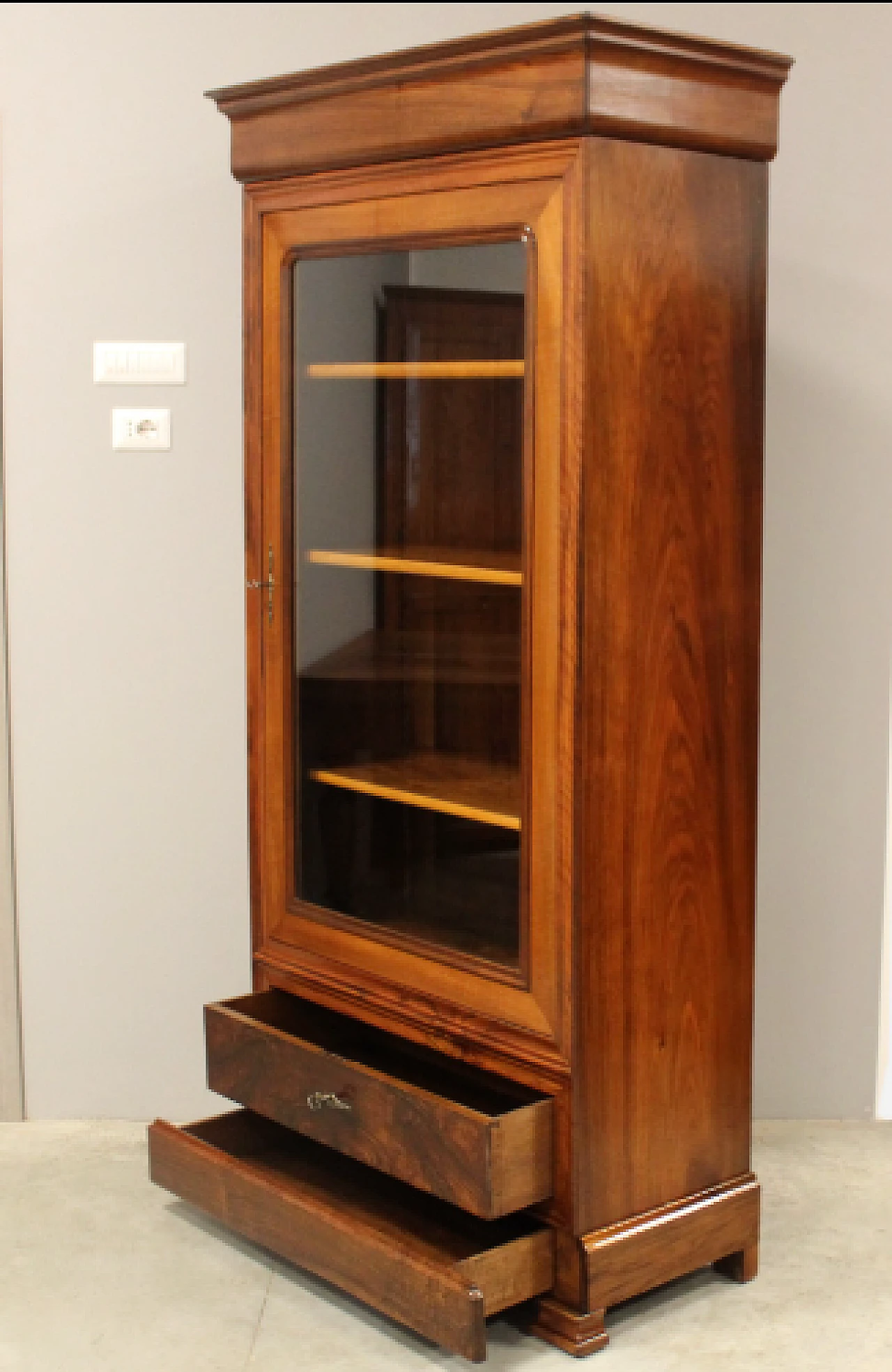 Capuchin bookcase in walnut & glass, 19th century 4