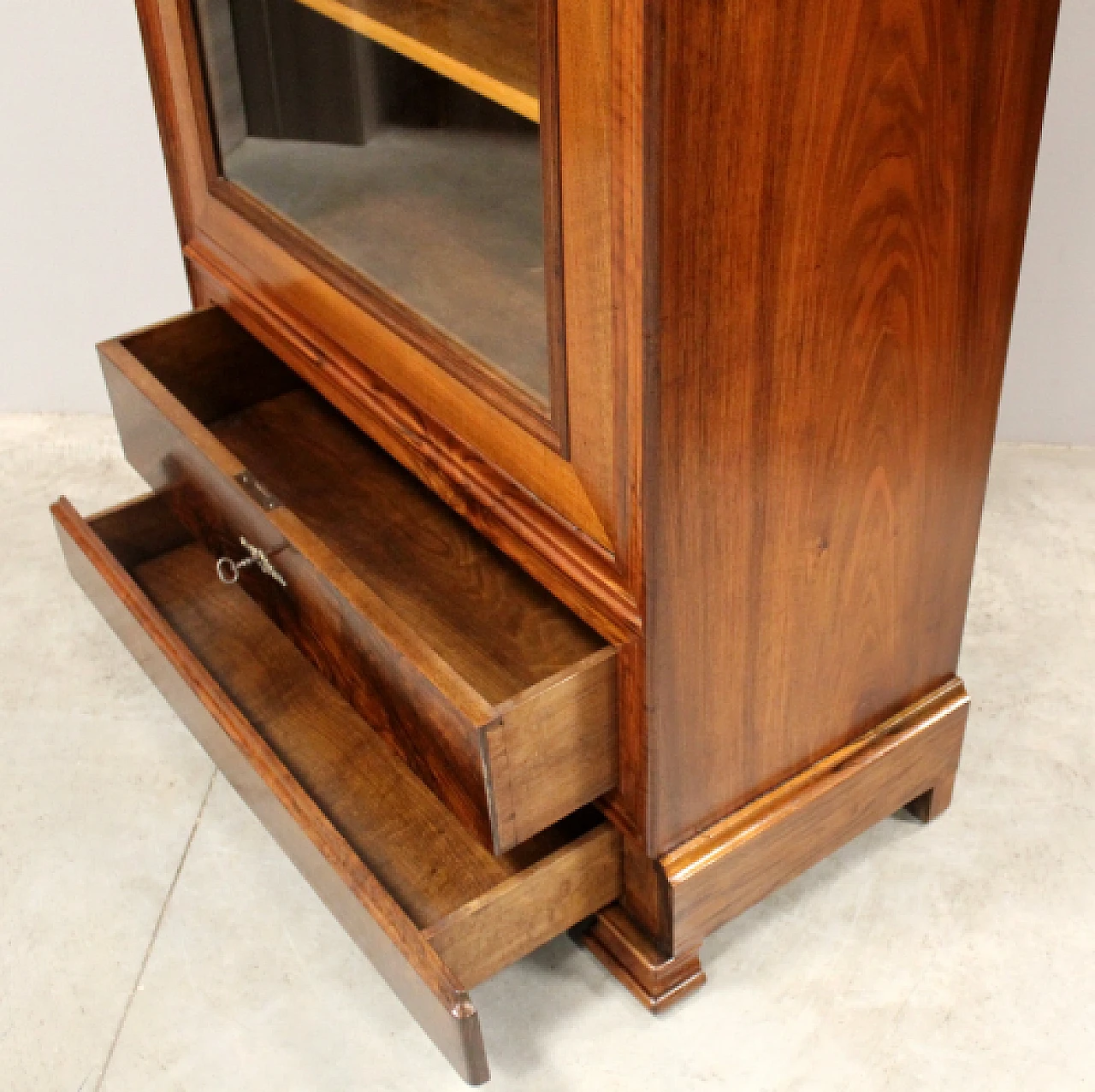 Capuchin bookcase in walnut & glass, 19th century 7