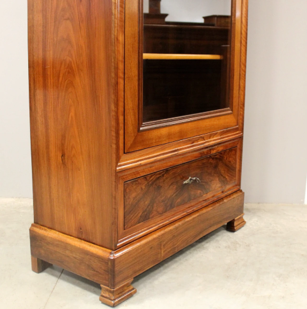 Capuchin bookcase in walnut & glass, 19th century 8