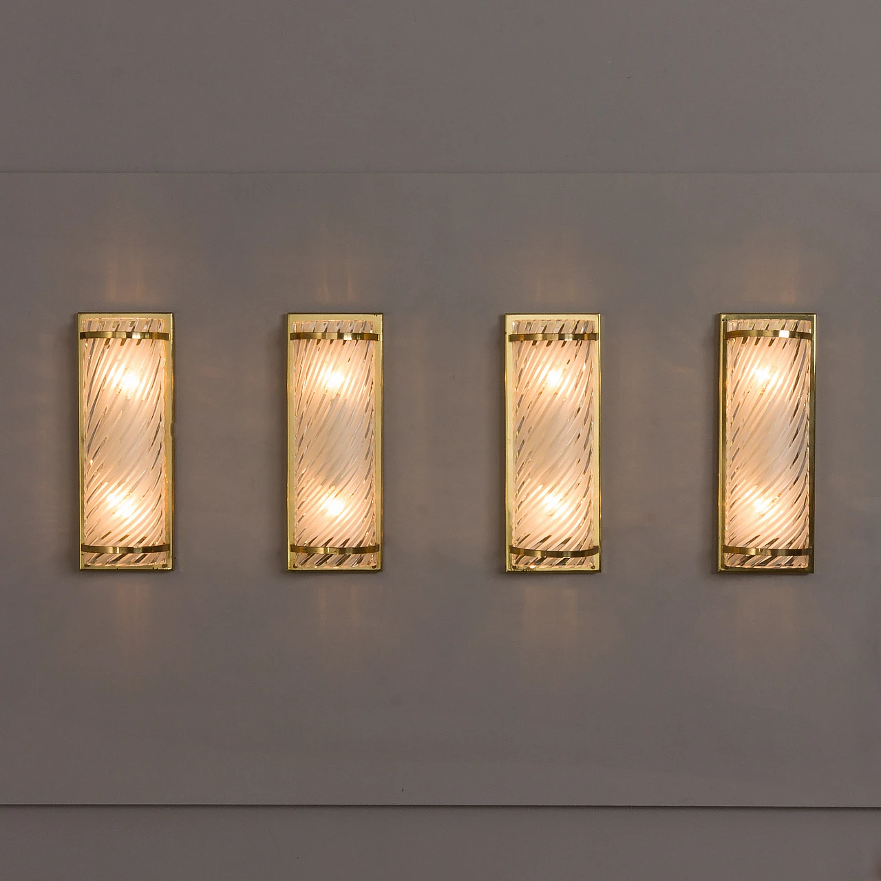 4 Wall lights in glass and brass attributed to Barovier & Toso, 1970s 1