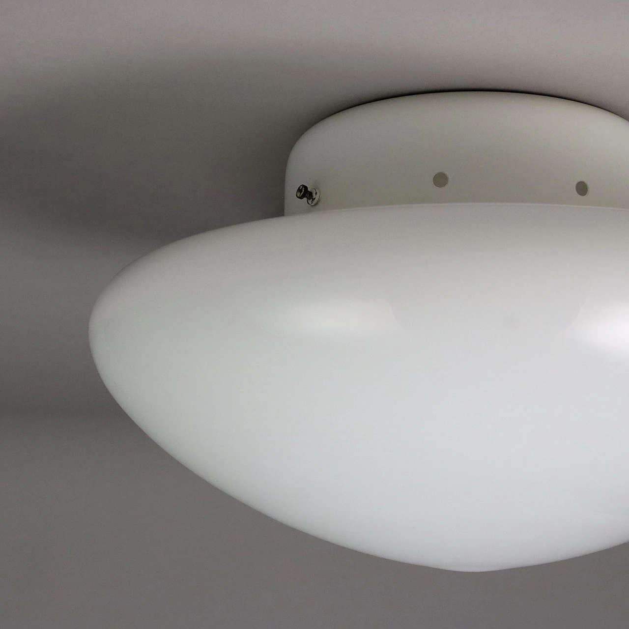 Lampada da soffitto in metallo smaltato e vetro opalino, anni '60 5