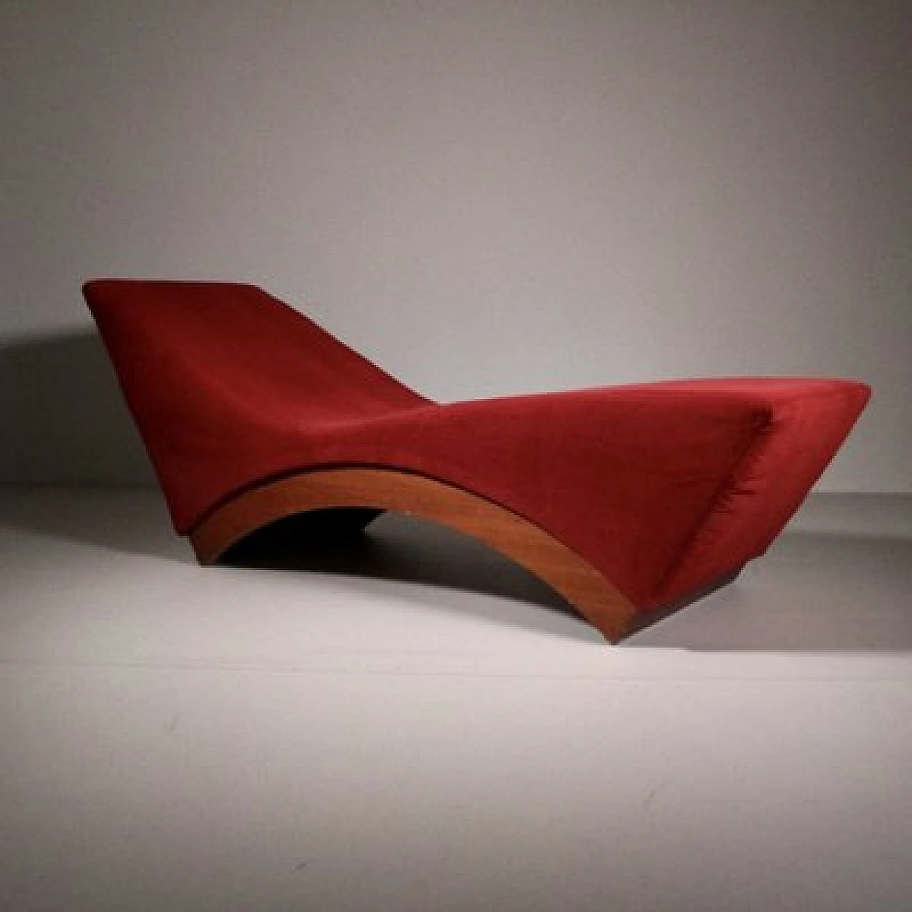 Red chaise longue in wood and fabric, 1970s 1