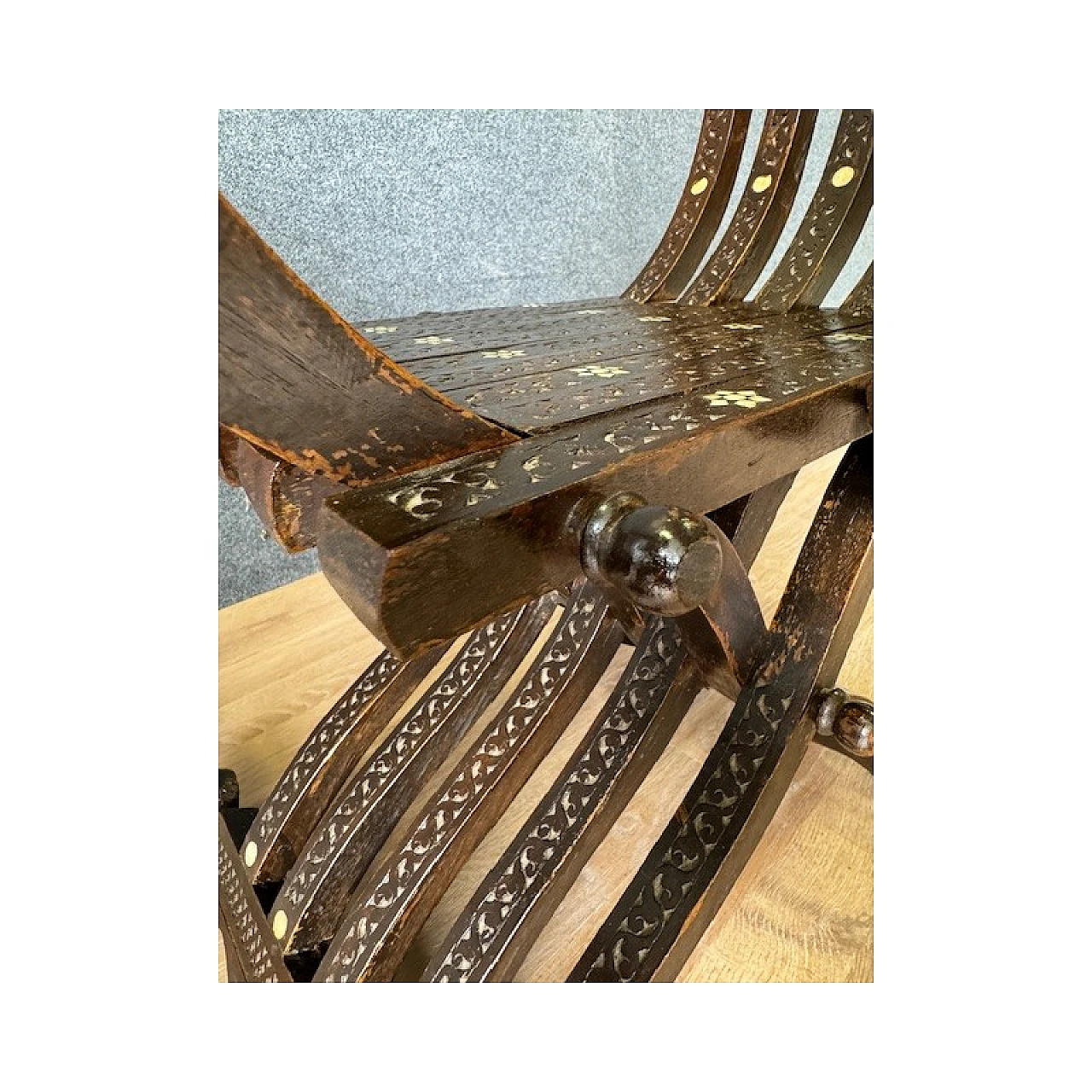 Pair of carved walnut armchairs with shell inlays, late 19th century 2