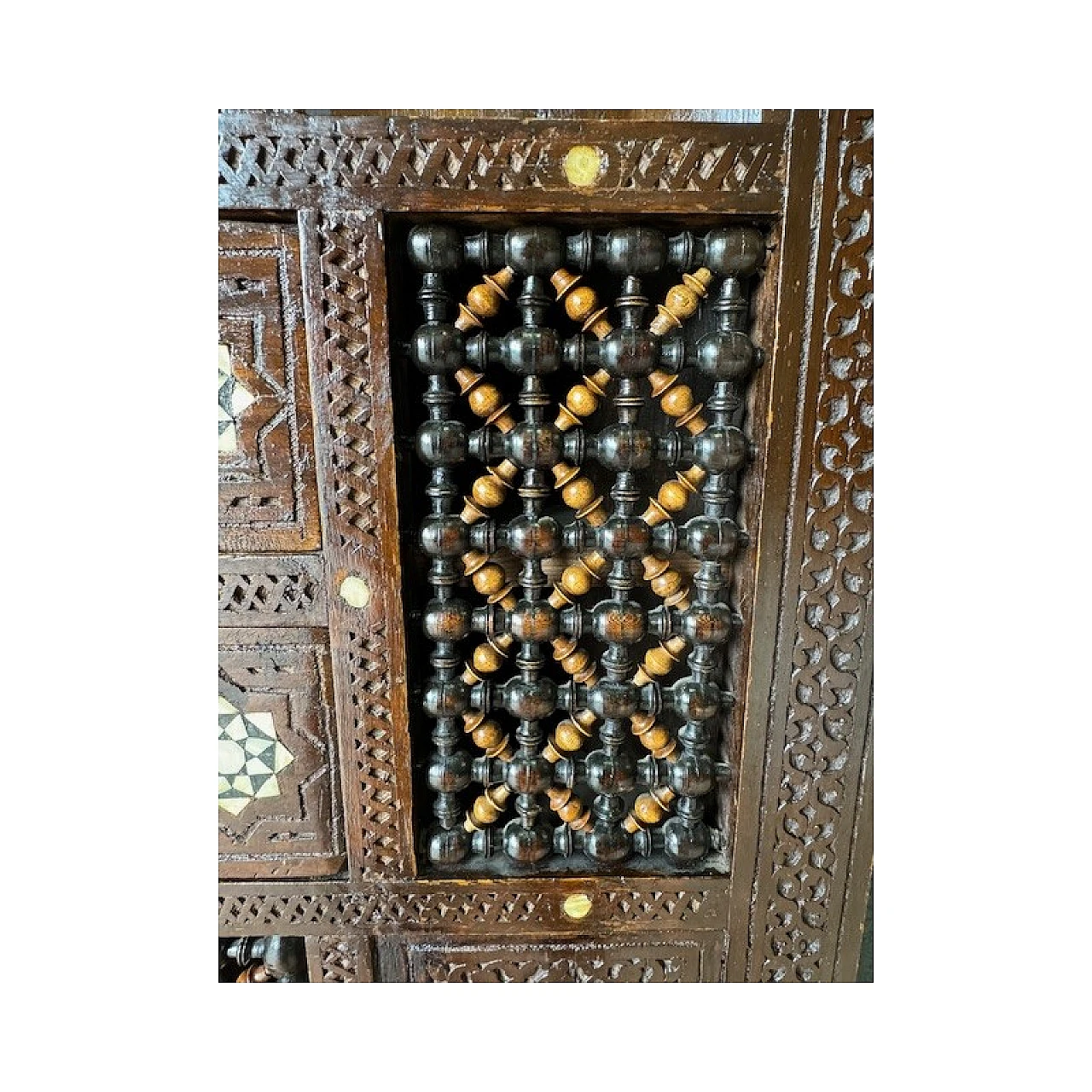 Syrian corner piece in carved walnut with shell inlays, 19th century 6