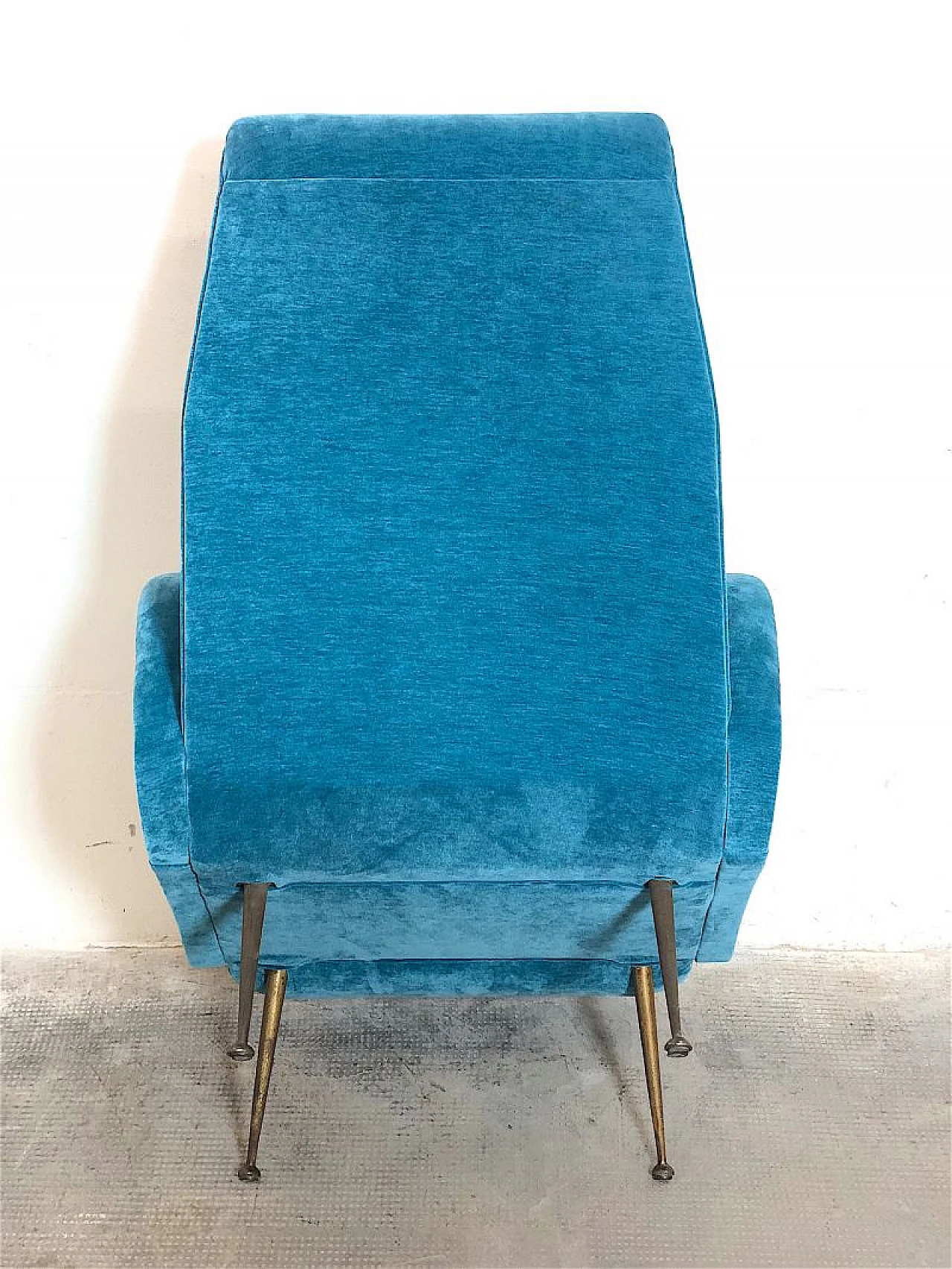 Armchair in solid wood, blue velvet and brass tips, 1960s 2