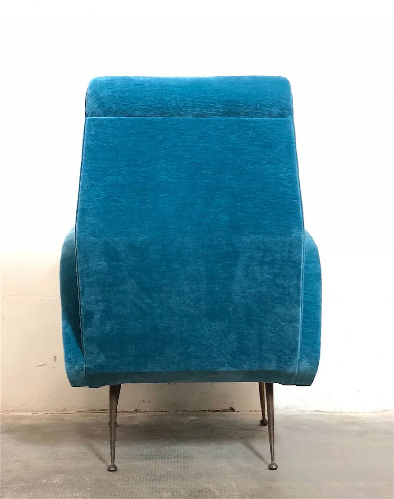 Armchair in solid wood, blue velvet and brass tips, 1960s 6