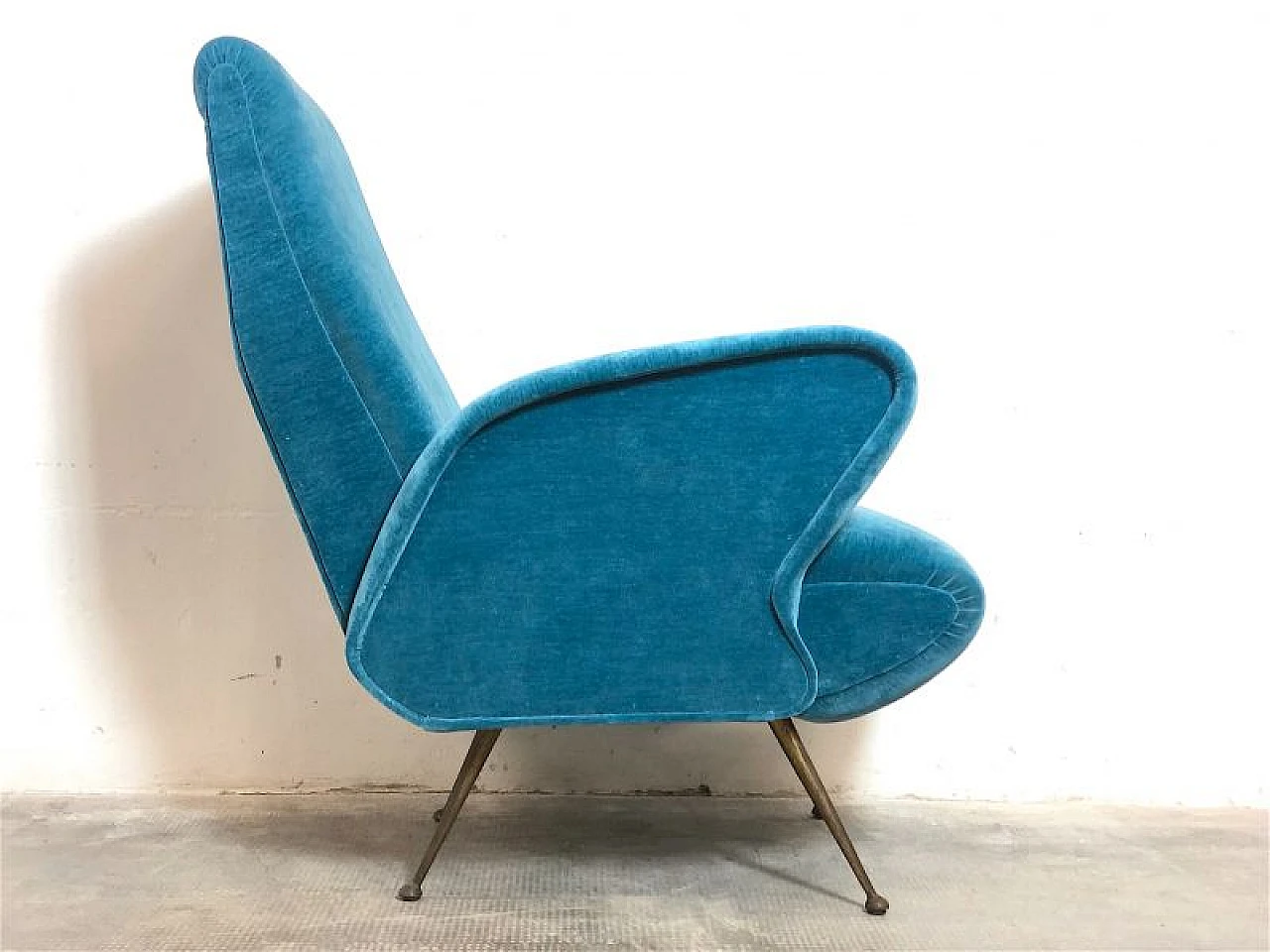 Armchair in solid wood, blue velvet and brass tips, 1960s 7