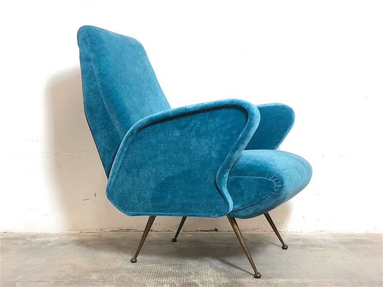 Armchair in solid wood, blue velvet and brass tips, 1960s 11