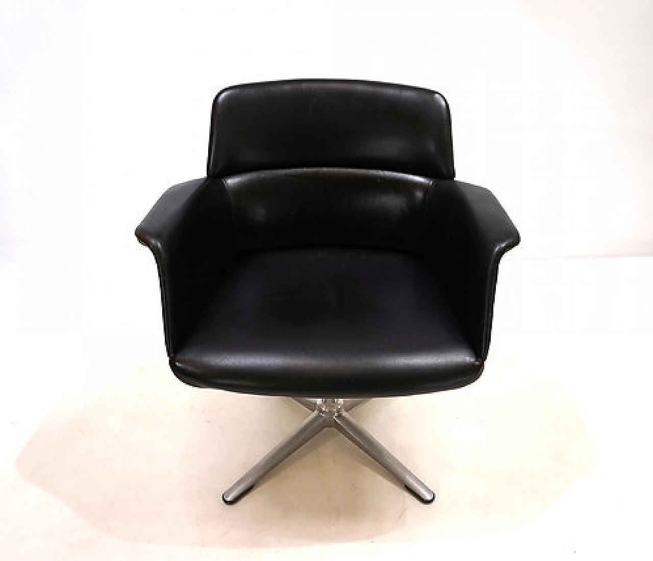 4 Chairs in leather & fiberglass by F. Kramer for Wilkhahn, 1970s 3