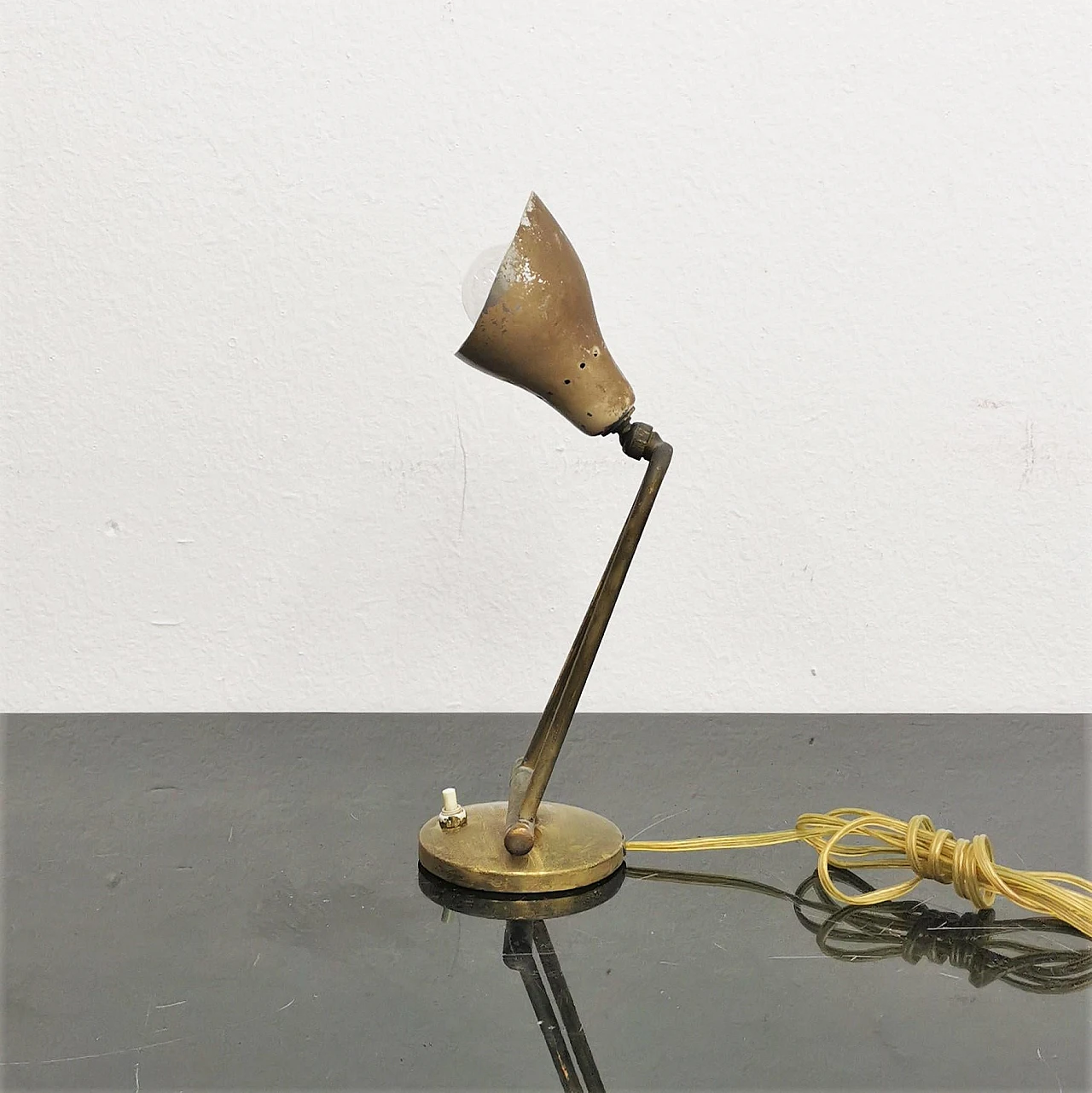 Adjustable brass table lamp attributed to Stilnovo, 1950s 4