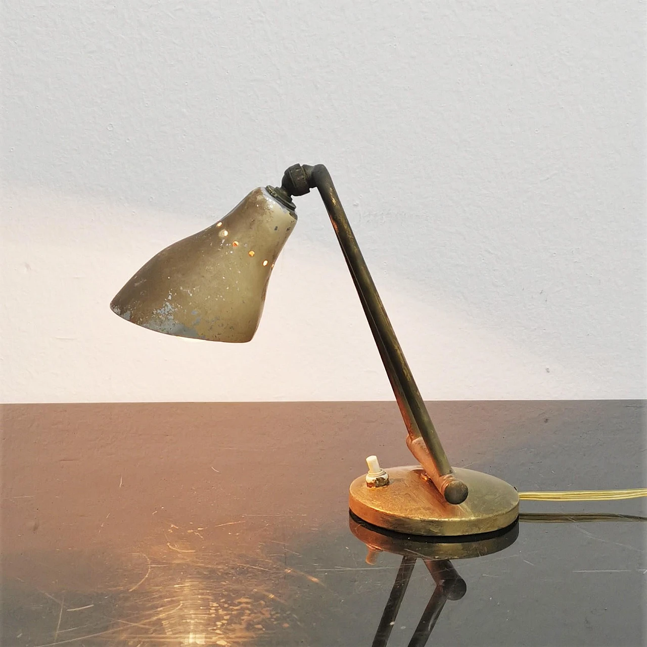 Adjustable brass table lamp attributed to Stilnovo, 1950s 5