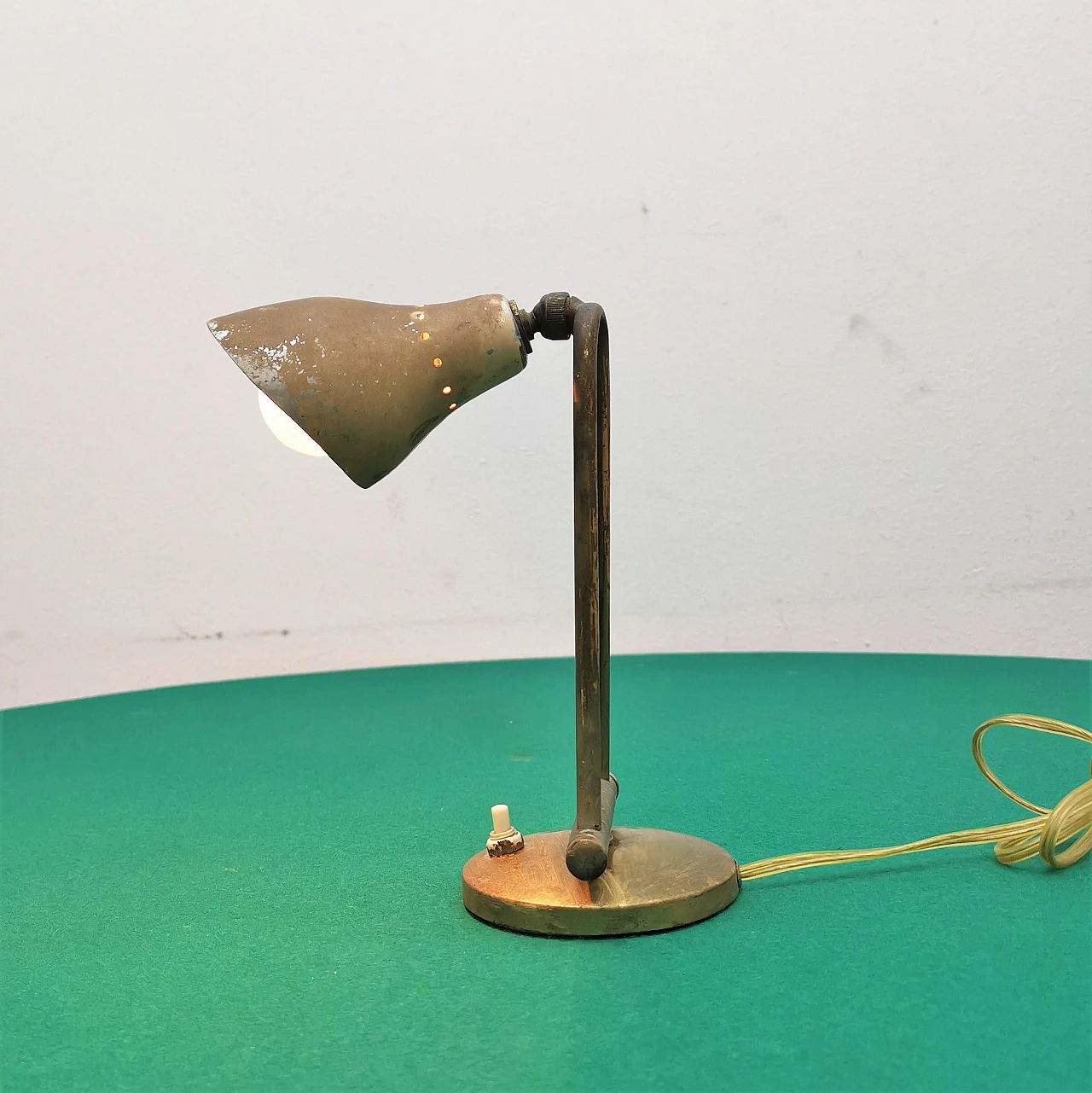 Adjustable brass table lamp attributed to Stilnovo, 1950s 7