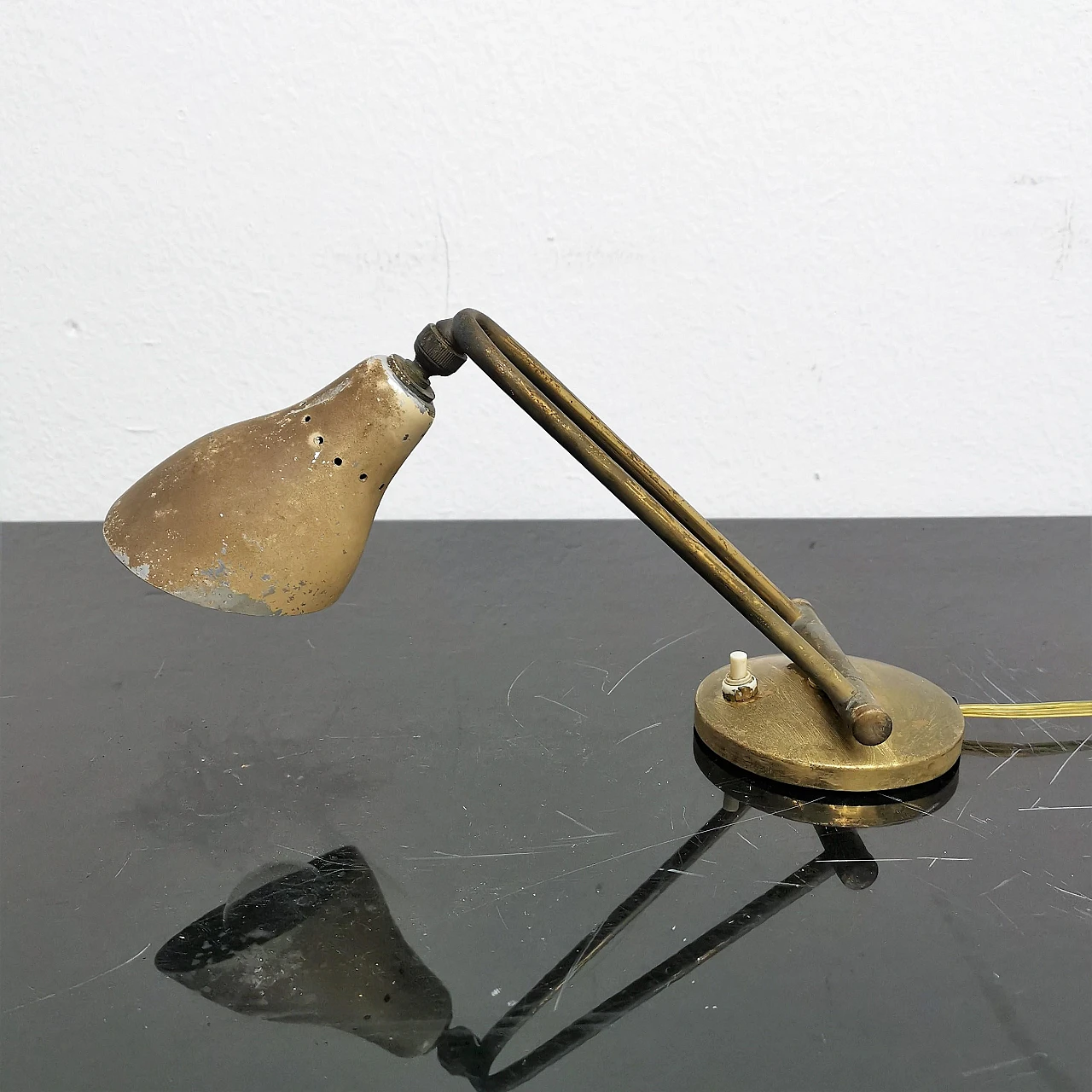 Adjustable brass table lamp attributed to Stilnovo, 1950s 8