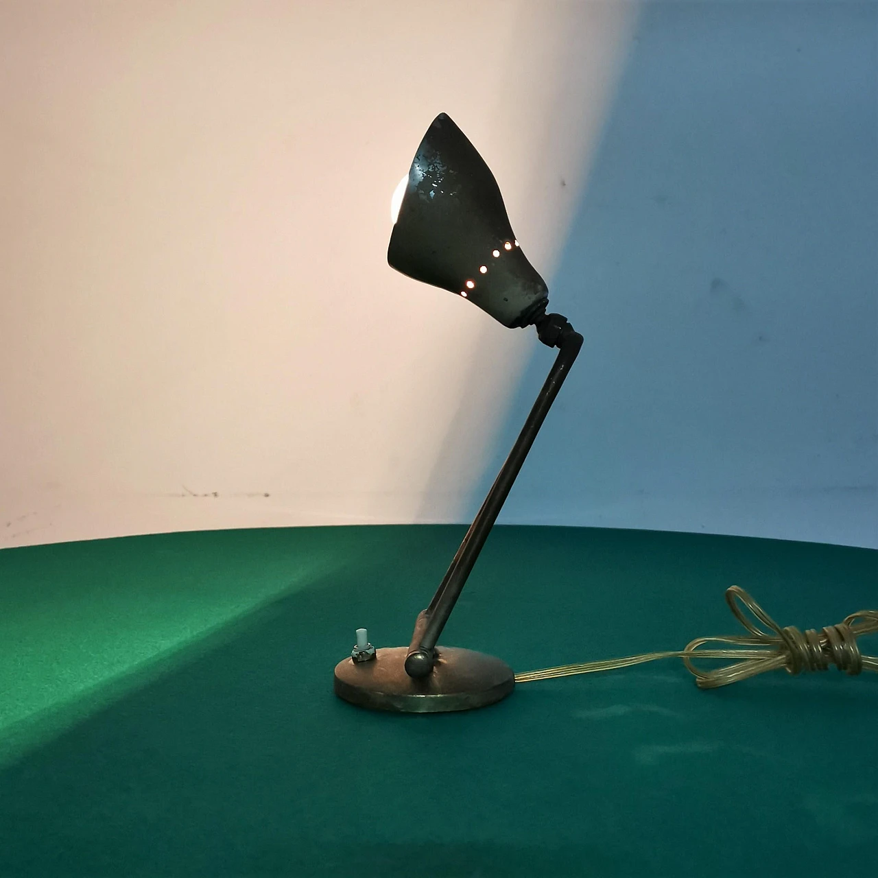 Adjustable brass table lamp attributed to Stilnovo, 1950s 10