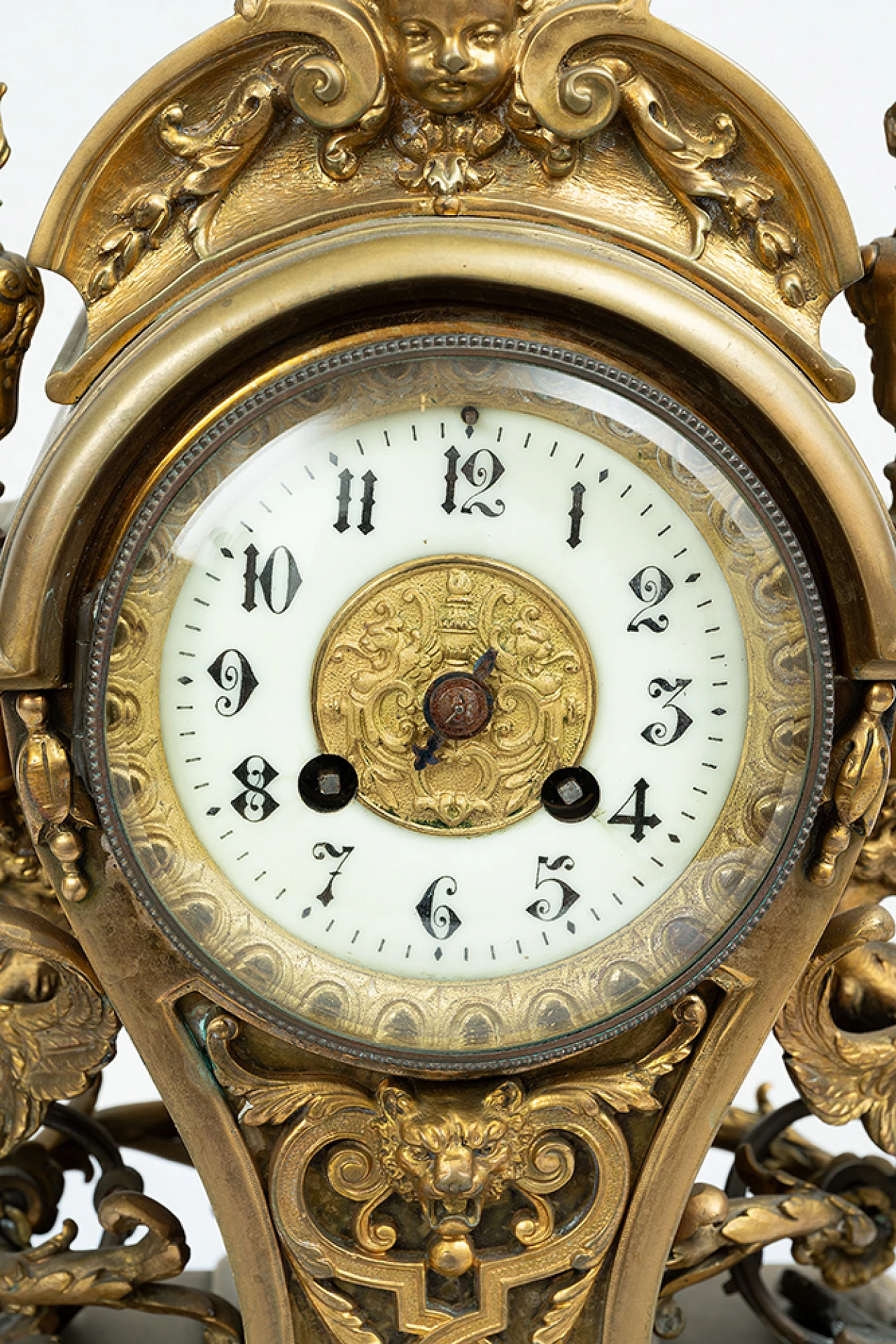 Orologio da tavolo stile Napoleone III in bronzo dorato 3