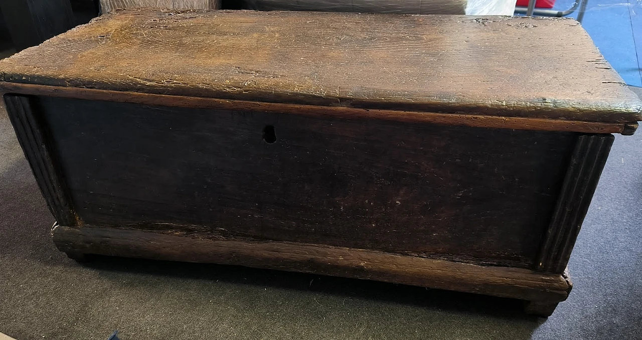 Chestnut wood chest, 18th century 1