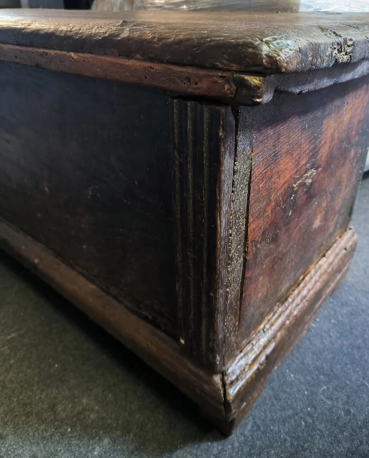 Chestnut wood chest, 18th century 2