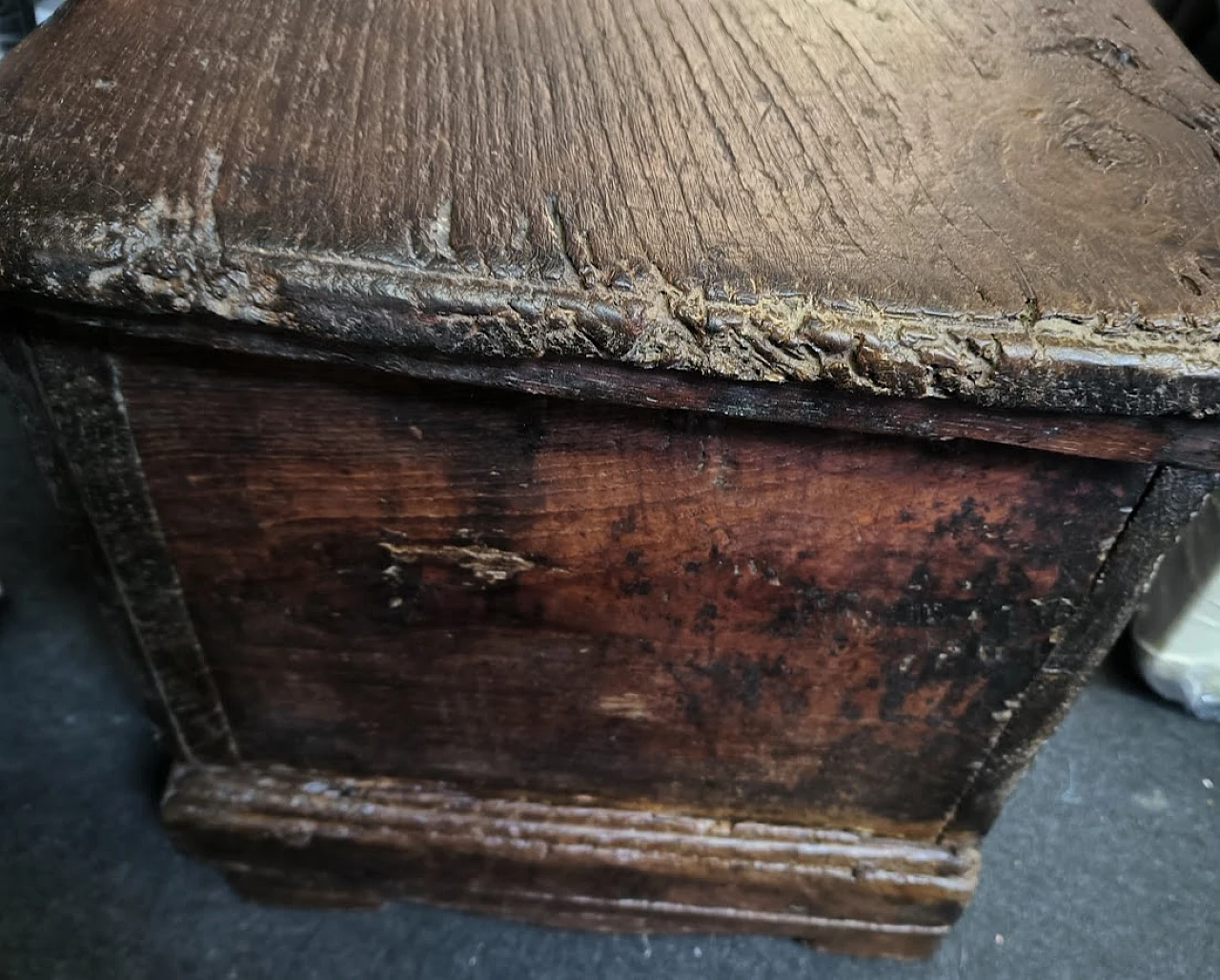 Chestnut wood chest, 18th century 8
