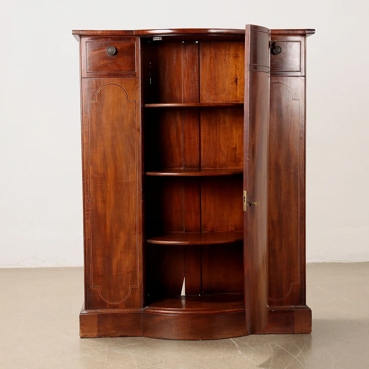 Mahogany sideboard with faux drawers & domed door, 19th century 3