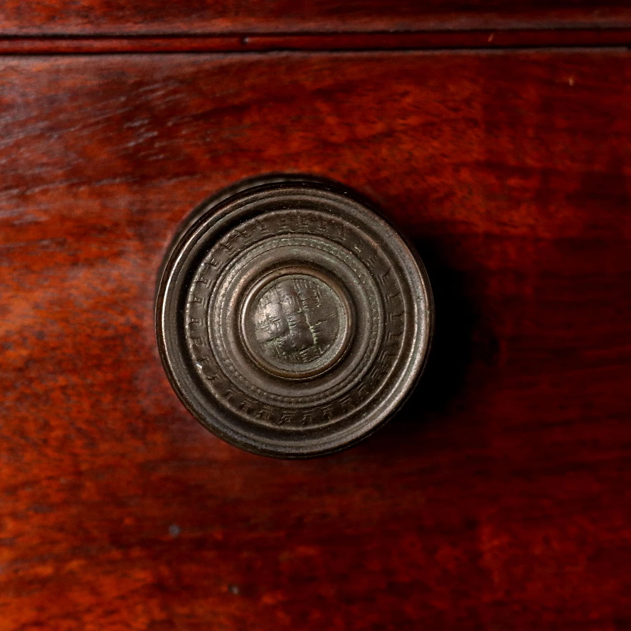 Mahogany sideboard with faux drawers & domed door, 19th century 4