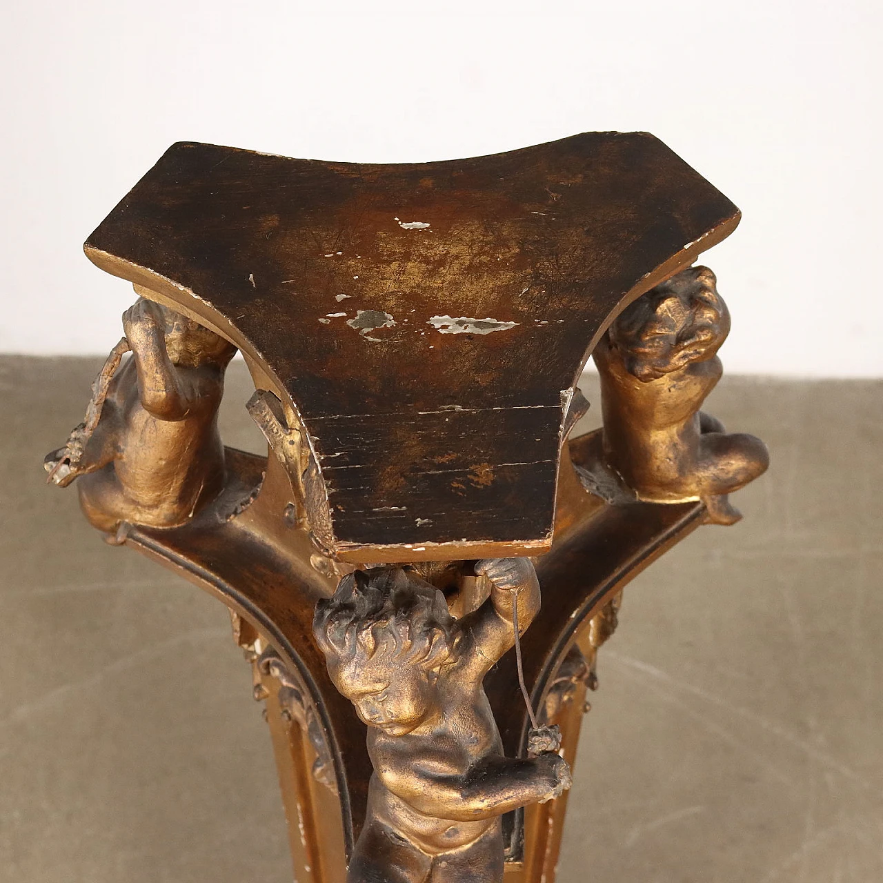 Baroque style carved and gilded wood and resin vase holder column 9