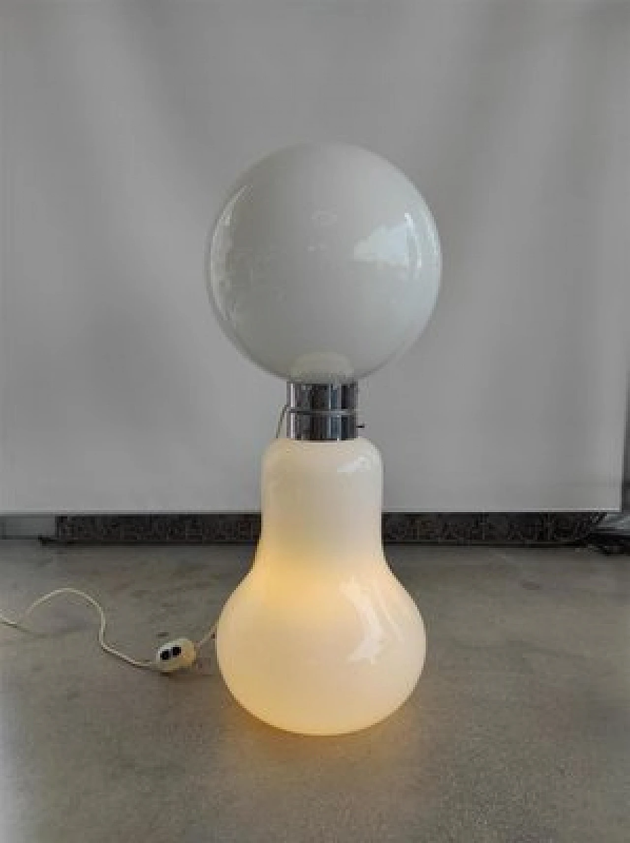 Skittle shaped floor lamp in white Murano glass, 1960s 2