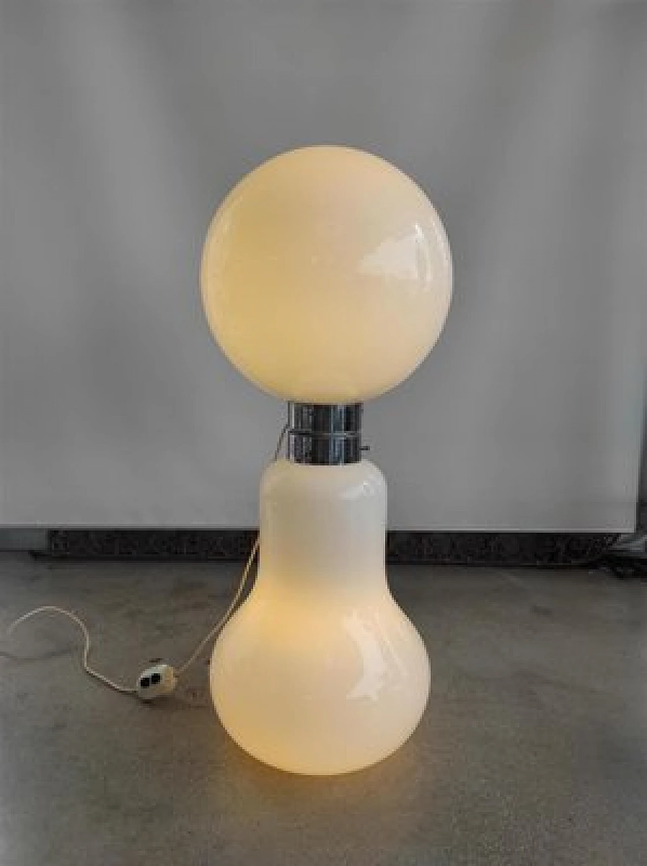 Skittle shaped floor lamp in white Murano glass, 1960s 4