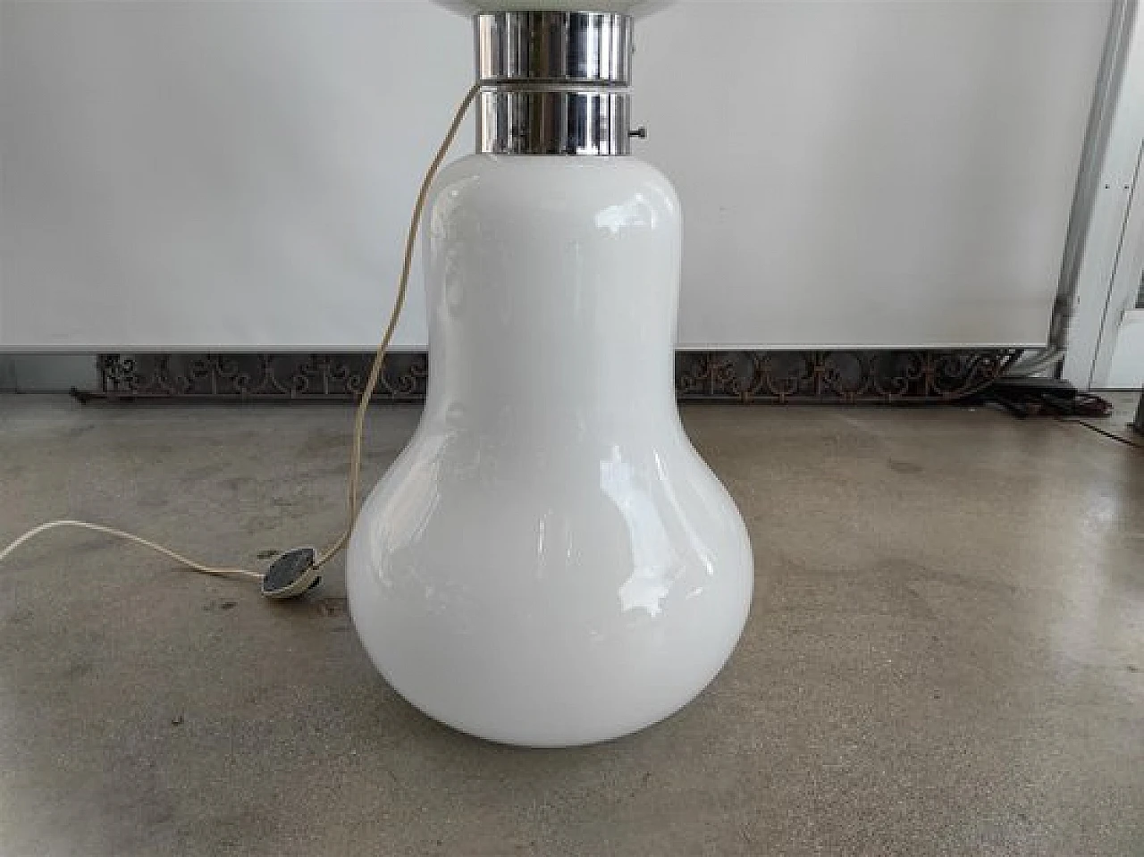 Skittle shaped floor lamp in white Murano glass, 1960s 7