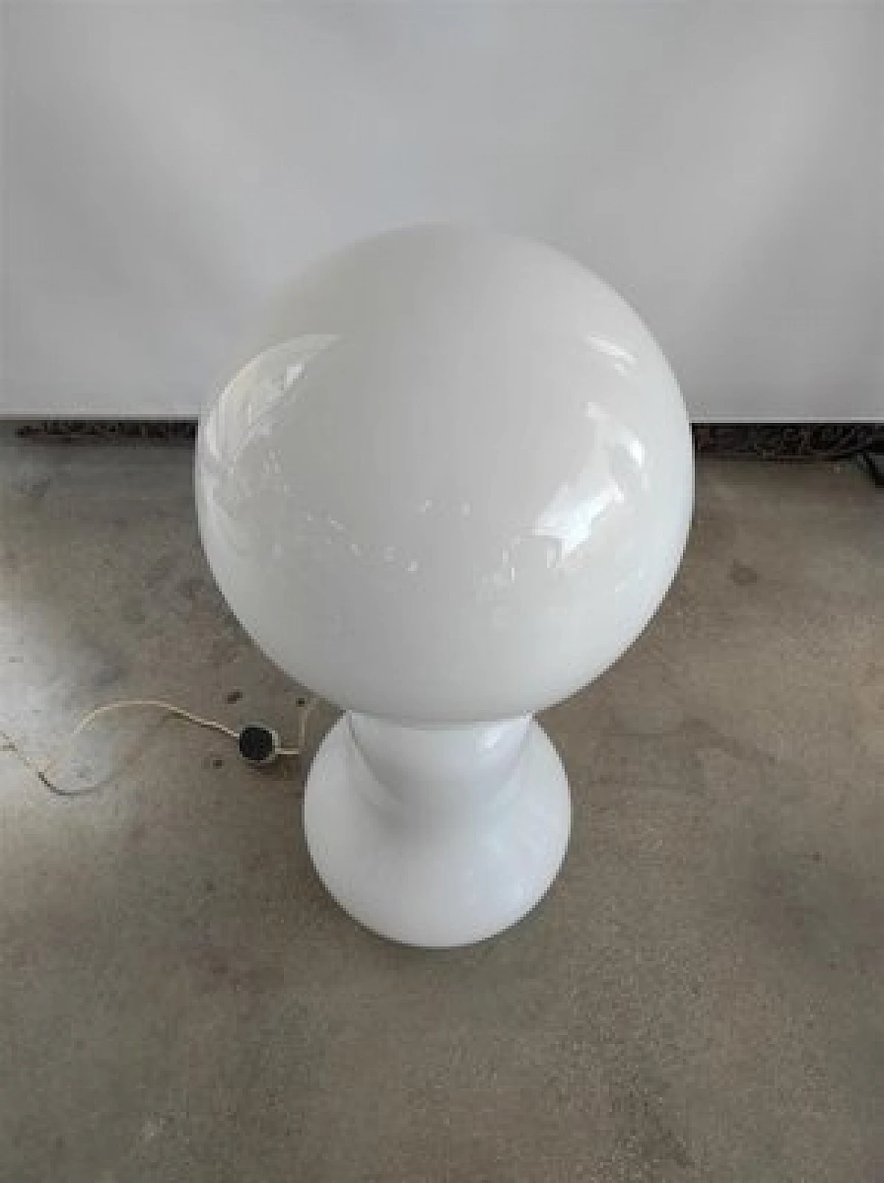 Skittle shaped floor lamp in white Murano glass, 1960s 8