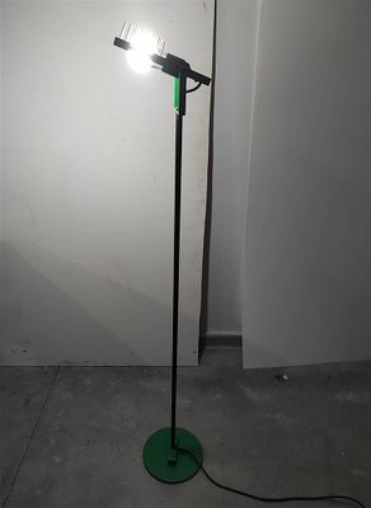 Green metal floor lamp by Ernesto Gismondi for Artemide, 1970s 8