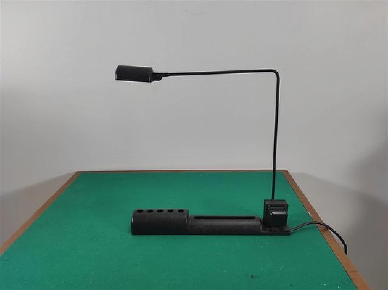 Office table lamp in black metal attributed to T. Cimini, 1980s 1