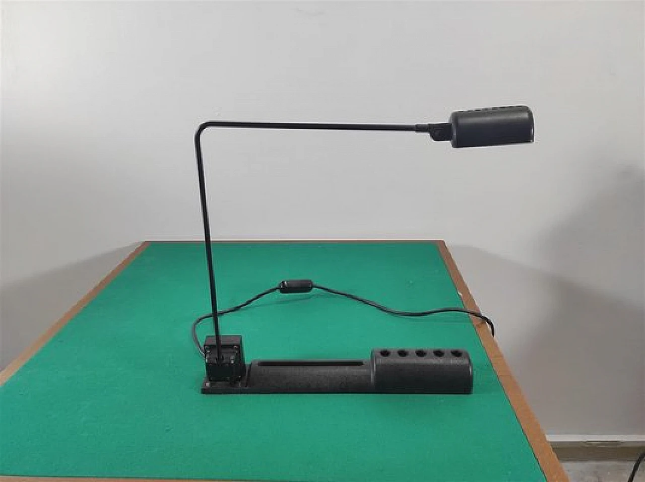 Office table lamp in black metal attributed to T. Cimini, 1980s 3