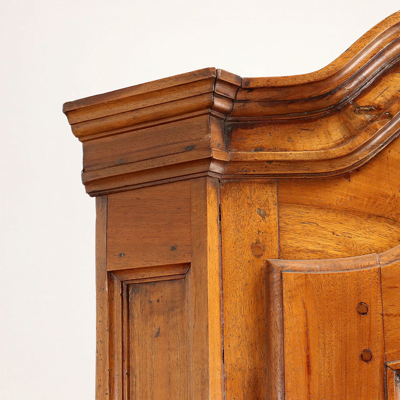 Neoclassical walnut corner cabinet, second half of the 18th century 4