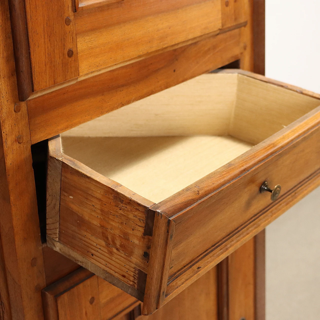 Neoclassical walnut corner cabinet, second half of the 18th century 9