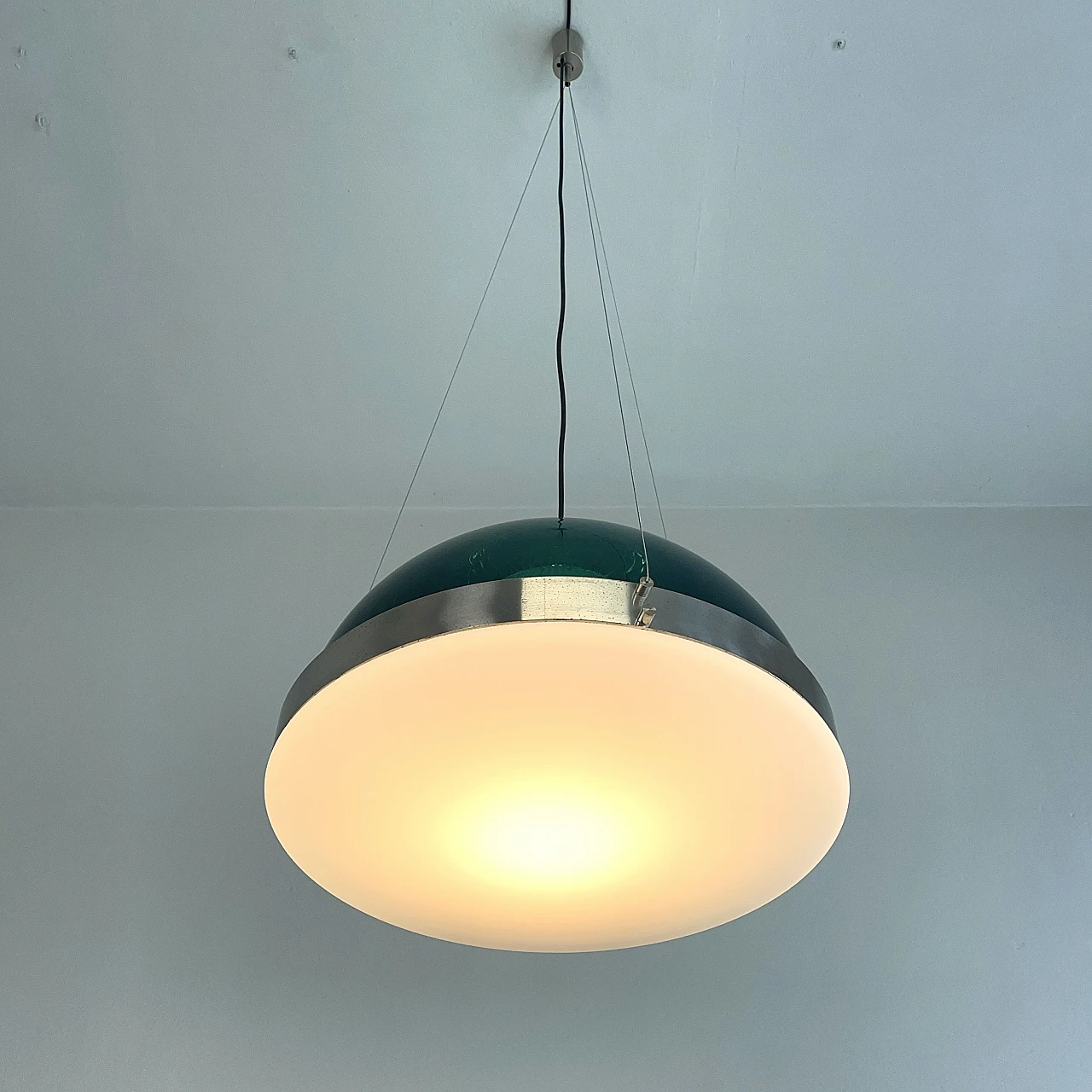 Lampada a sospensione in metacrilato verde e metallo cromato, anni '60 4