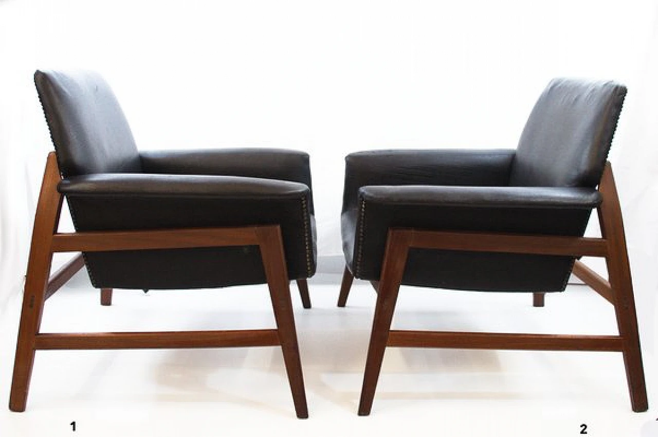 Pair of armchairs in leather & wood in G. Frattini's style, 1960s 1