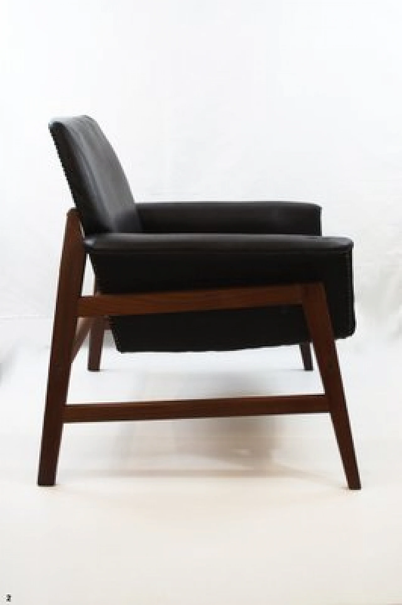 Pair of armchairs in leather & wood in G. Frattini's style, 1960s 7