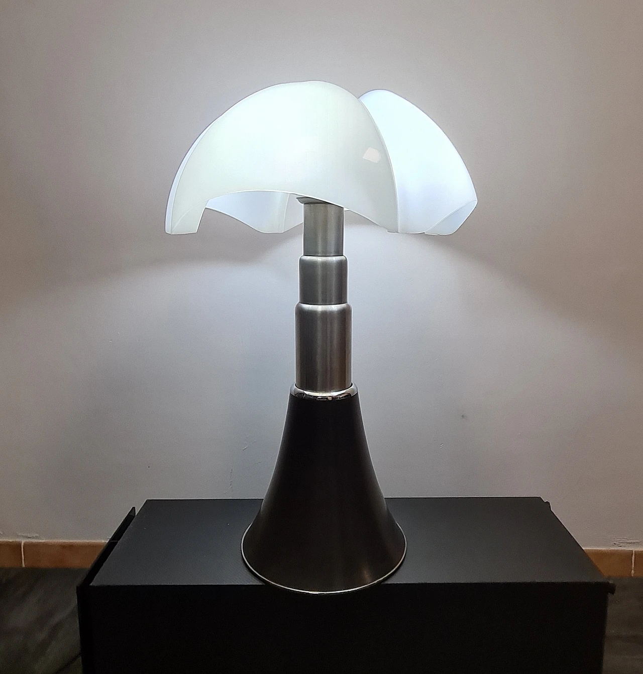 Pipistrello lamp by Gae Aulenti for Martinelli Luce, 1970s 2