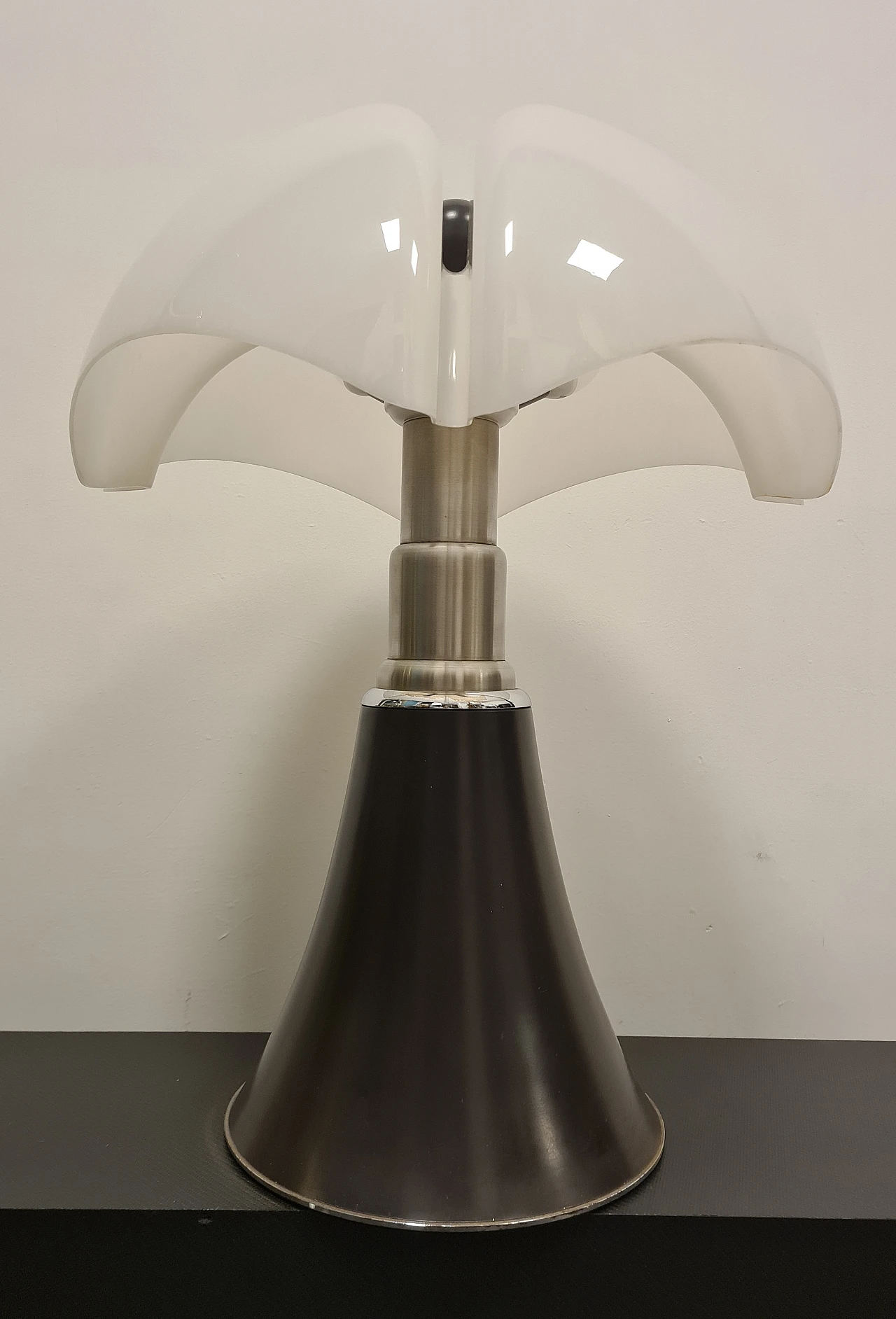 Pipistrello lamp by Gae Aulenti for Martinelli Luce, 1970s 11